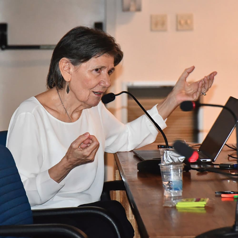 <p>Inserir nesse espaço breve texto com imagem para cada passo do projeto PLIT desde as discussões iniciais, passando pela participação na Conferência Internacional na Itália, seminário com grandes referências em arte e literatura como Denise Stoklos e Eva Furnari, rodas de leitura com crianças de escolas públicas e apresentação dos resultados desse trabalho no campus da PUC em São Paulo.</p>
